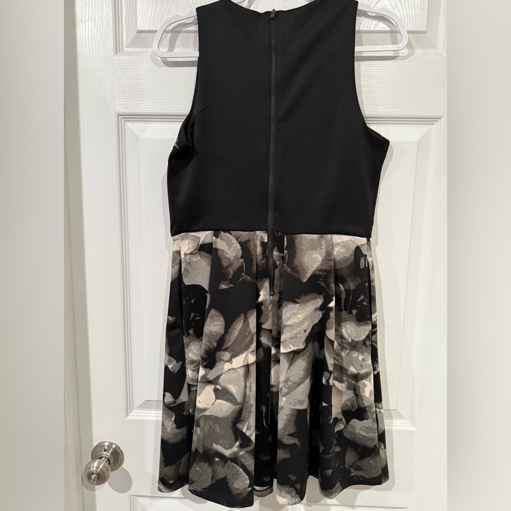 ☀️ Mossimo Elegant Black and Gray Women's Dress - Picture 3 of 5